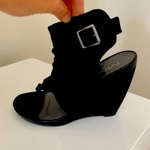 Mia black wedge heels